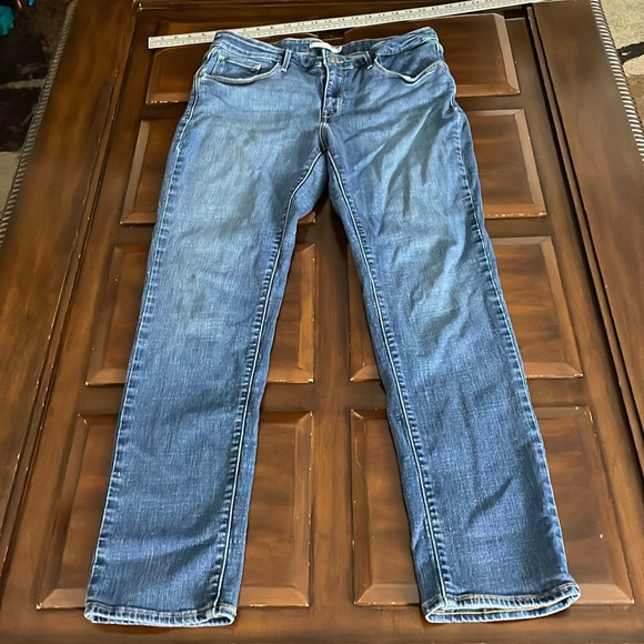 Women’s size 32 midrise skinny Levi’s blue jeans - Picture 1 of 10